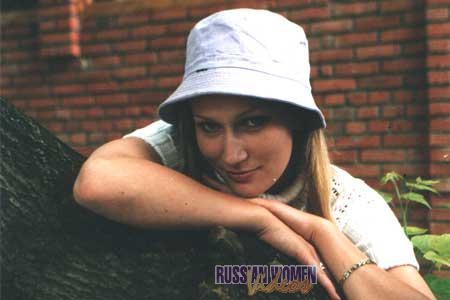 81201 - Svetlana Age: 25 - Russia